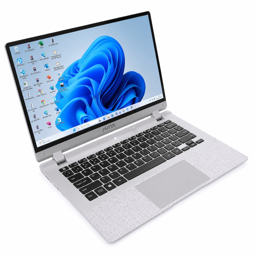 AVITA Essential 14, ordinateur portable 14 pouces Full HD, vue de trois quarts, écran allumé